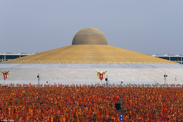 Thủ tướng Thái Lan bảo vệ việc phong tỏa đền Dhammakaya ảnh 1