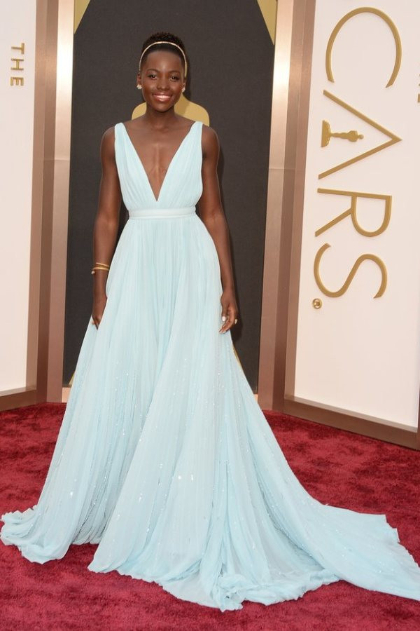 20 bộ váy đẹp nhất khuynh đảo thảm đỏ các kỳ Oscar ảnh 18