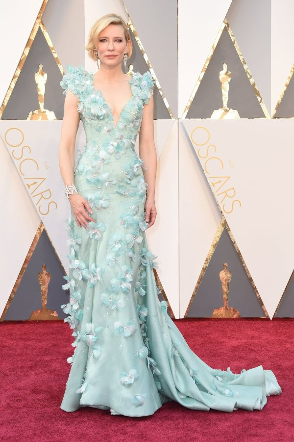 20 bộ váy đẹp nhất khuynh đảo thảm đỏ các kỳ Oscar ảnh 20