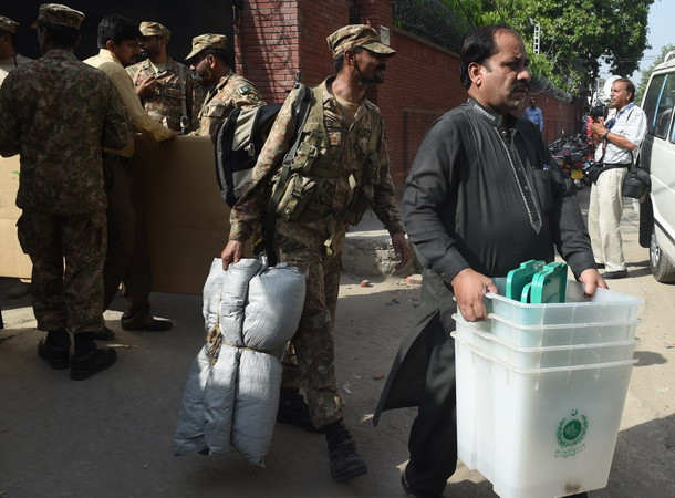 Pakistan bỏ phiếu bầu bổ sung ghế nghị sỹ thay thế thủ tướng Sharif ảnh 1