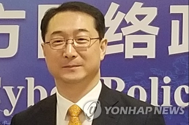 Quan chức Hàn-Trung-Nhật nhóm họp trước thềm thượng đỉnh 3 bên ảnh 1