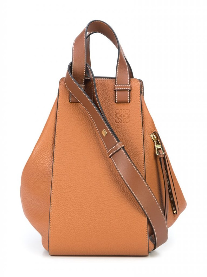 Hai cố vấn The Face Việt Nam ''đụng độ'' phong cách thời trang sân bay ảnh 3