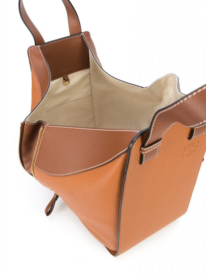 Hai cố vấn The Face Việt Nam ''đụng độ'' phong cách thời trang sân bay ảnh 4