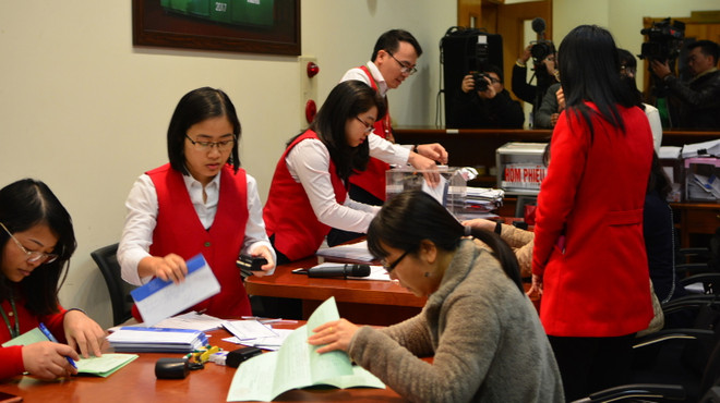 Chuyển giao dịch từ HOSE sang HNX: Thống nhất quy trình, chờ hướng dẫn ảnh 1