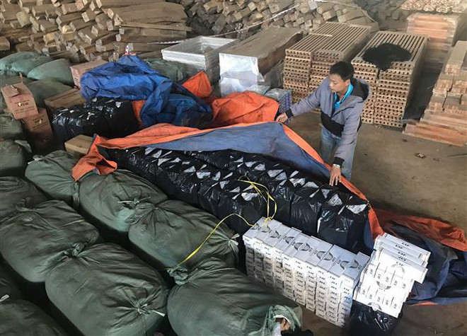 Công an Đắk Lắk khởi tố đối tượng buôn lậu trên 6.000 gói thuốc lá ảnh 1