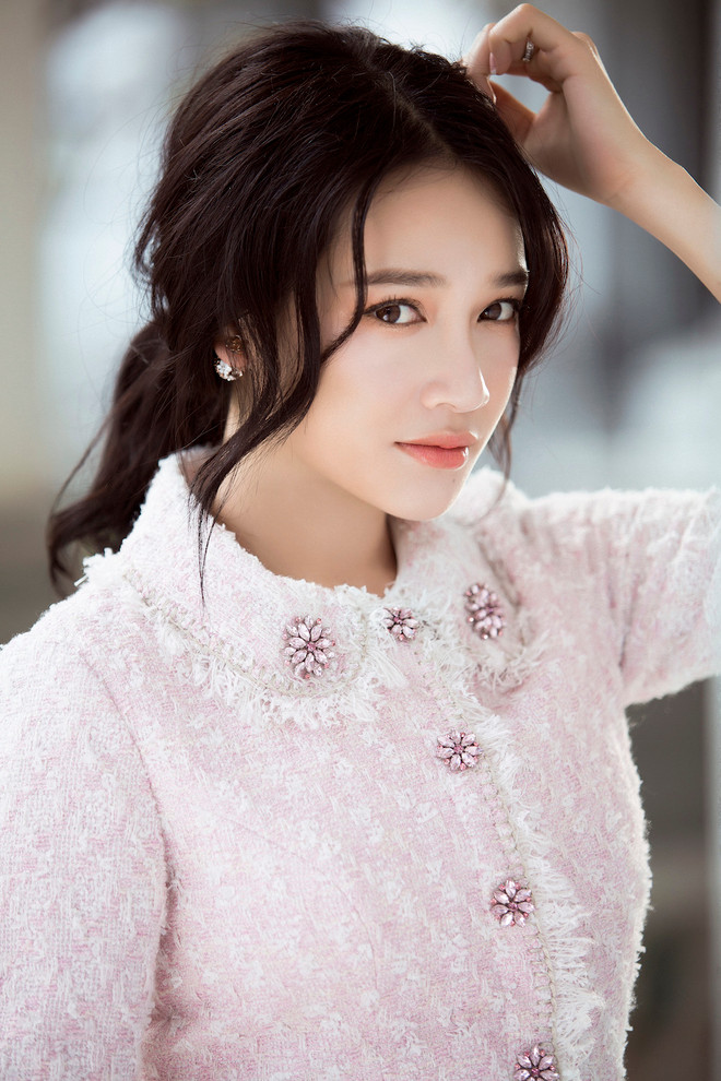 Nhã Phương tái xuất khoe vẻ rạng rỡ, sang trọng sau khi kết hôn ảnh 3