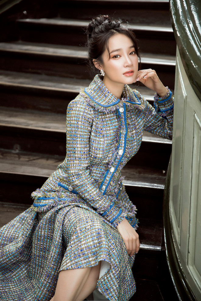 Nhã Phương tái xuất khoe vẻ rạng rỡ, sang trọng sau khi kết hôn ảnh 6