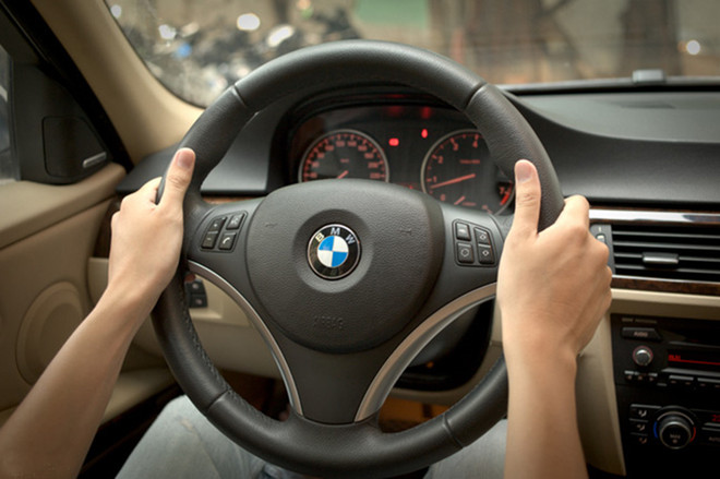 Những cách giúp giảm thiệt hại về người và của khi bị nổ lốp ôtô ảnh 2