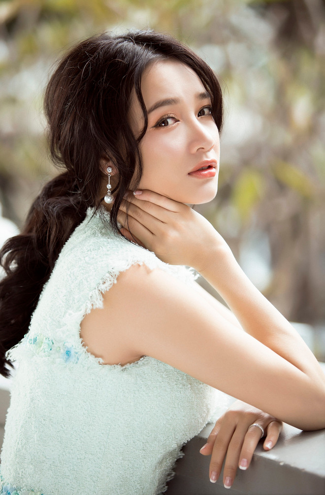 Nhã Phương tái xuất khoe vẻ rạng rỡ, sang trọng sau khi kết hôn ảnh 8