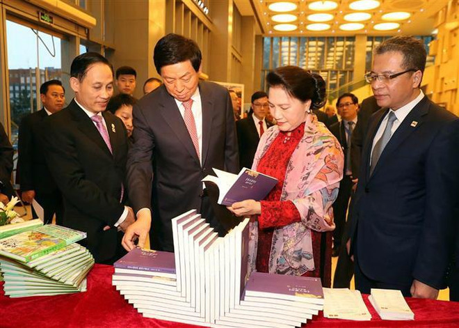 Chủ tịch Quốc hội dự chương trình Nhịp cầu hữu nghị tại Bắc Kinh ảnh 5