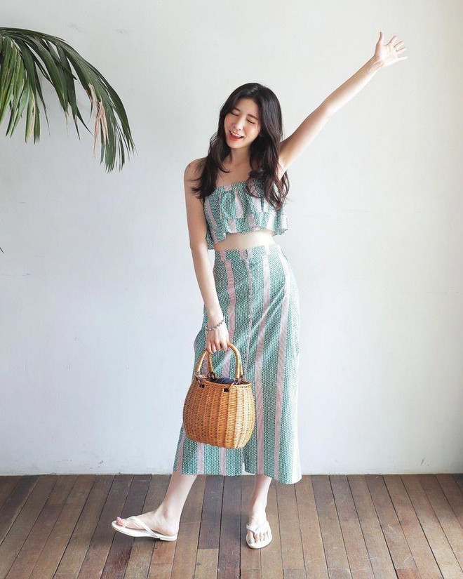 Các gam màu lạnh sẽ tạo cảm giác tươi mát và mang đến cho bạn diện mạo trẻ trung hơn trong ngày Hè. Mùa Hè tự tin xuống phố cùng 3 bí kíp 'lên đồ' sàng điệu ảnh 4