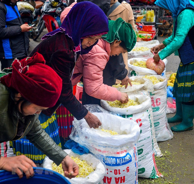 Sáu khu chợ phiên lớn, nổi tiếng nhất của mảnh đất cực Bắc Tổ quốc ảnh 1