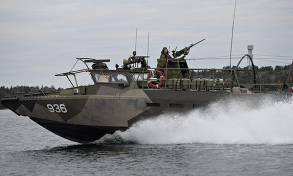 Lực lượng vũ trang Thụy Điển tham gia tìm kiếm tại Stockholm. (Nguồn: theguardian.com) Thụy Điển tìm kiếm tàu ngầm Nga gặp sự cố trong lãnh hải ảnh 1