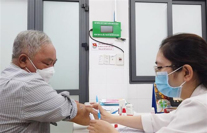 Bị biến chứng nặng do điều trị bệnh vẩy nến bằng thuốc mua trên mạng ảnh 2