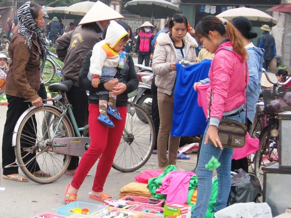 Có một chợ Tết năm phiên bắc cầu hai năm cũ mới ảnh 1