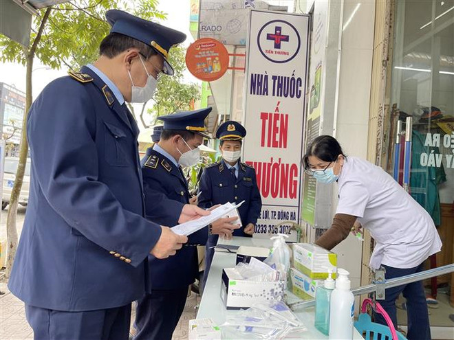 Quảng Trị: Không để xảy ra việc găm hàng, tự ý nâng giá vật tư y tế ảnh 1