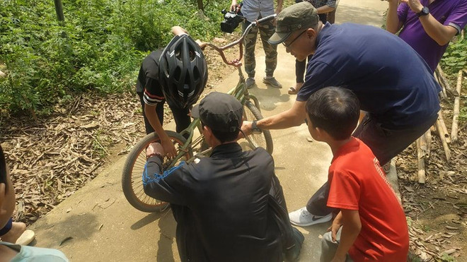 Chiếc xe đạp của ‘cậu bé Sơn La’ được trả giá 103 triệu đồng ảnh 3