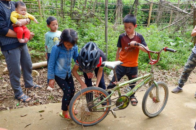 Chiếc xe đạp của ‘cậu bé Sơn La’ được trả giá 103 triệu đồng ảnh 2