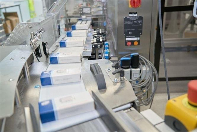 Thuốc Paxlovid điều trị COVID-19 của Pfizer được sản xuất tại Freiburg, Đức. (Ảnh: Reuters/TTXVN) Mỹ cấp phép sử dụng cho thuốc dạng viên điều trị COVID-19 của Pfizer ảnh 1