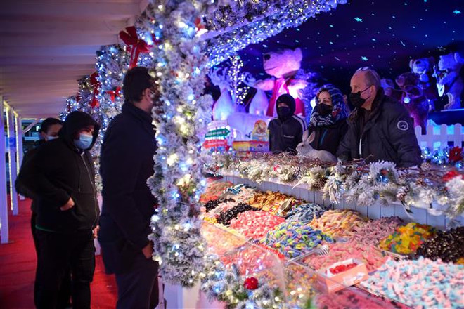 Italy không loại trừ tiêm chủng bắt buộc, Bỉ phong tỏa ngành giải trí ảnh 2