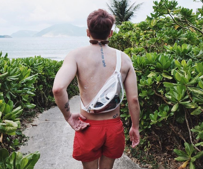 Phụ kiện trong suốt - Bảo bối hoàn hảo cho những ngày mưa bão ảnh 21