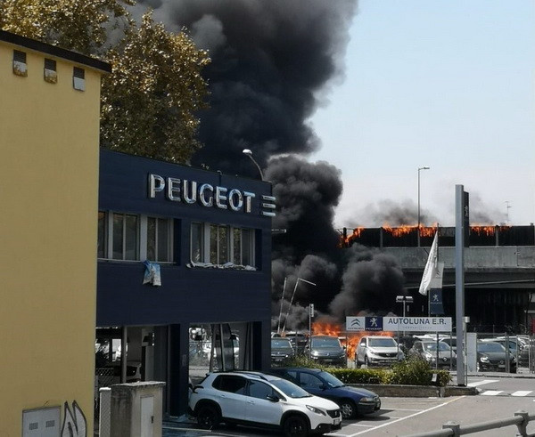 Italy: Vụ tai nạn gần sân bay Bologna khiến 51 người thương vong ảnh 1