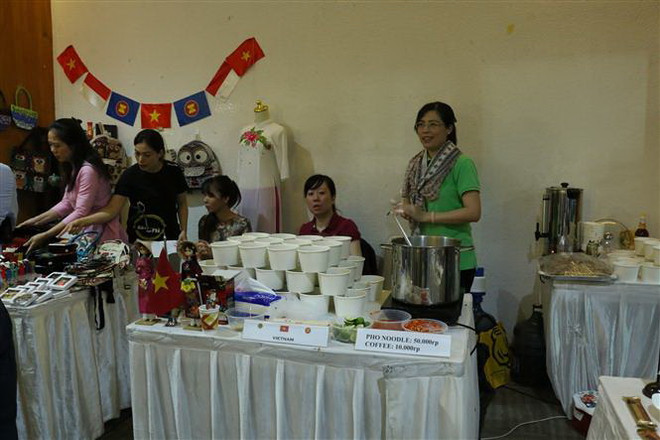 Ẩm thực Việt Nam thu hút thực khách tại Hội chợ từ thiện ASEAN ảnh 3