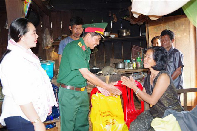 Nâng cao tình đoàn kết giữa quân vũ trang Đắk Nông và dân Campuchia ảnh 2