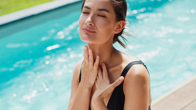 Ngoài da mặt, đâu là những vùng cơ thể cần được bôi kem chống nắng? ảnh 5