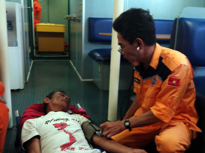 Cấp cứu kịp thời thuyền viên bị đau ruột thừa trên vùng biển Hoàng Sa ảnh 1