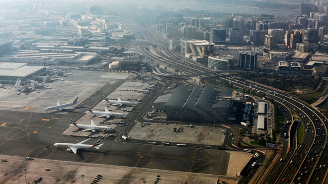 Thiết bị bay không người lái gây gián đoạn sân bay bận nhất thế giới ảnh 1
