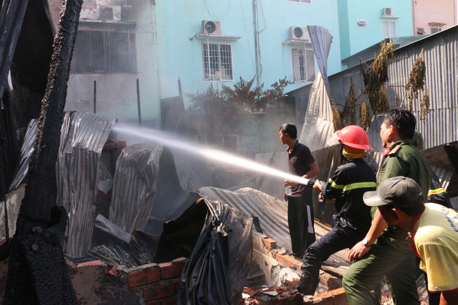 Cà Mau: Cứu kịp thời cụ ông 70 tuổi bị mù ra khỏi vụ hỏa hoạn ảnh 1