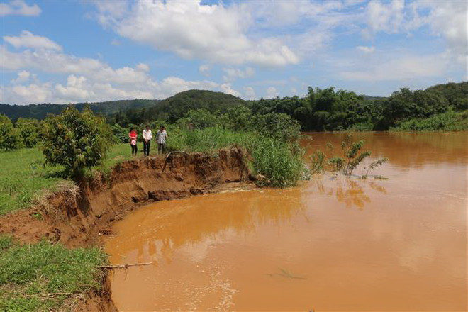 Nhà cửa bị 'xé toạc' do sạt lở, dân thượng nguồn sông Đồng Nai kêu cứu ảnh 2