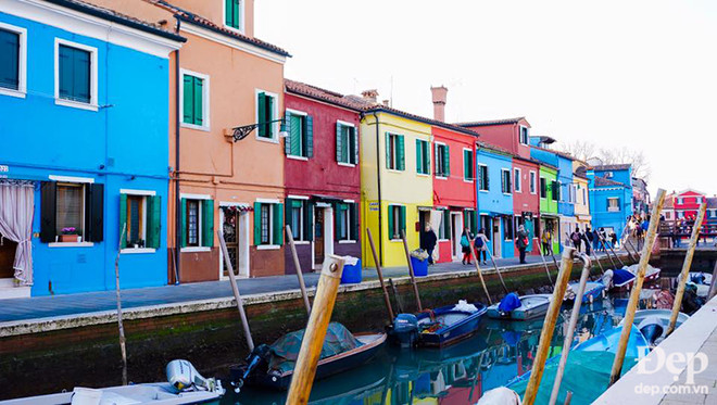 Burano - Hòn đảo bảy sắc cầu vồng rực rỡ trên đất nước Italy ảnh 1