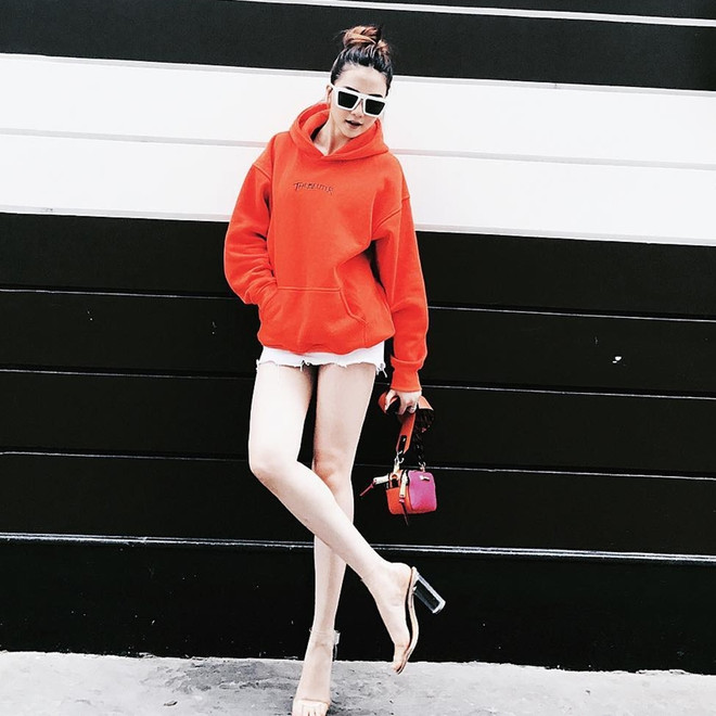 Hoàng Thùy Linh và Thanh Hằng biến tấu áo thun sành điệu ảnh 14