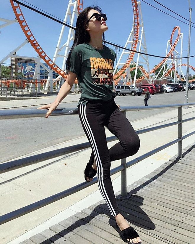 Hoàng Thùy Linh và Thanh Hằng biến tấu áo thun sành điệu ảnh 13