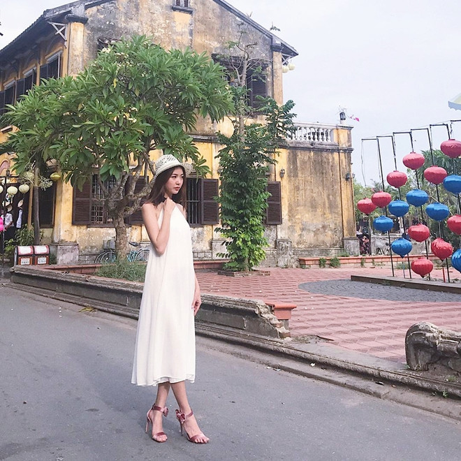 Hoàng Thùy Linh và Thanh Hằng biến tấu áo thun sành điệu ảnh 11