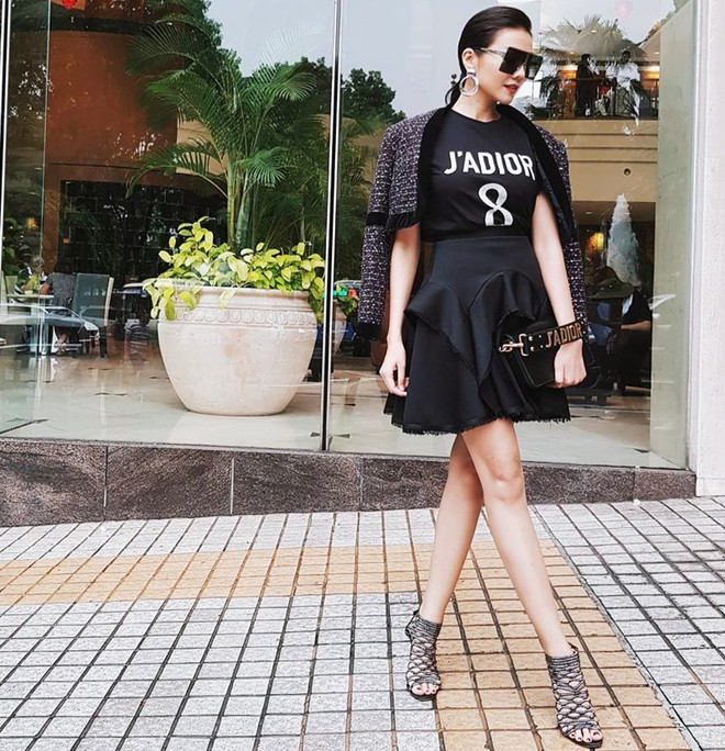 Hoàng Thùy Linh và Thanh Hằng biến tấu áo thun sành điệu ảnh 1