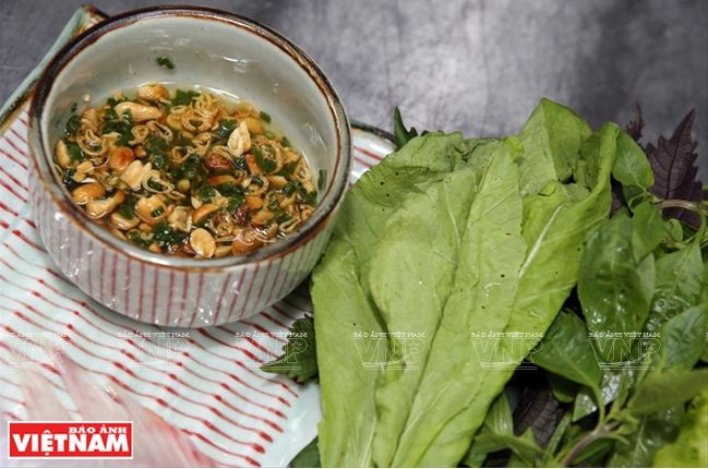 Cá điêu hồng chiên xù cuốn bánh tráng miền Tây Nam Bộ ảnh 2