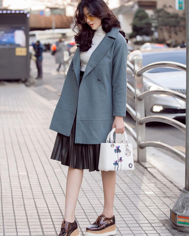 Street style 'gây thương nhớ' của mỹ nhân Việt những ngày đầu Đông ảnh 13