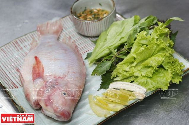 Cá điêu hồng chiên xù cuốn bánh tráng miền Tây Nam Bộ ảnh 1