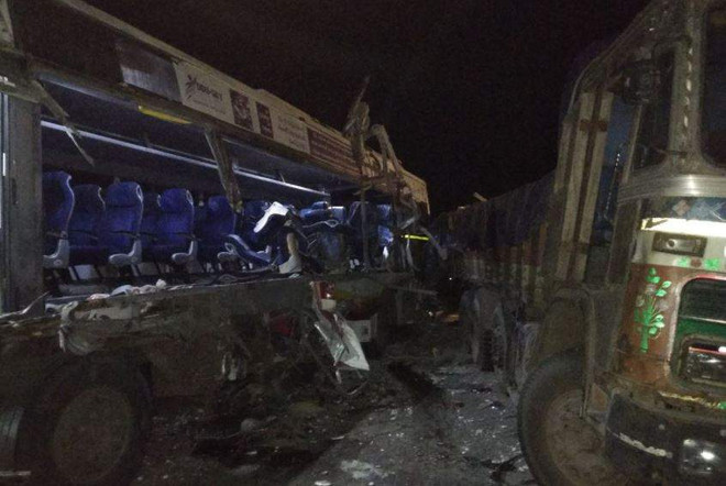 Tai nạn xe buýt tại Bangladesh và Ấn Độ, hơn 10 người tử vong ảnh 1