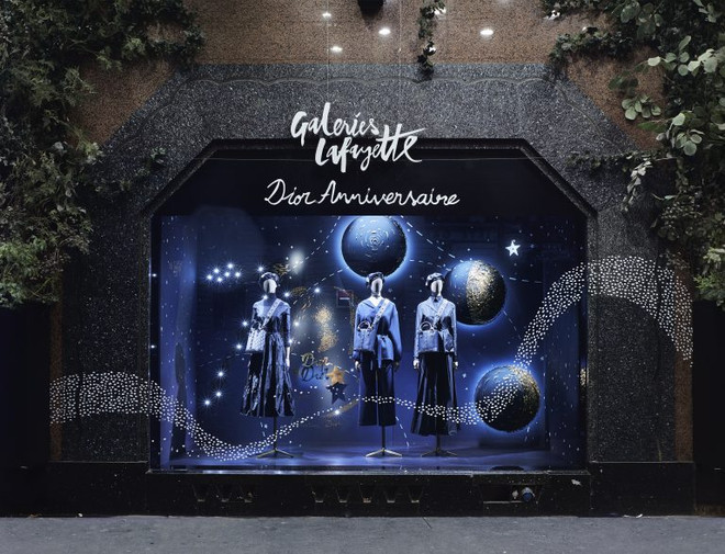 Các thiết kế chiêm tinh của Dior mê hoặc tín đồ shopping tại Paris ảnh 3