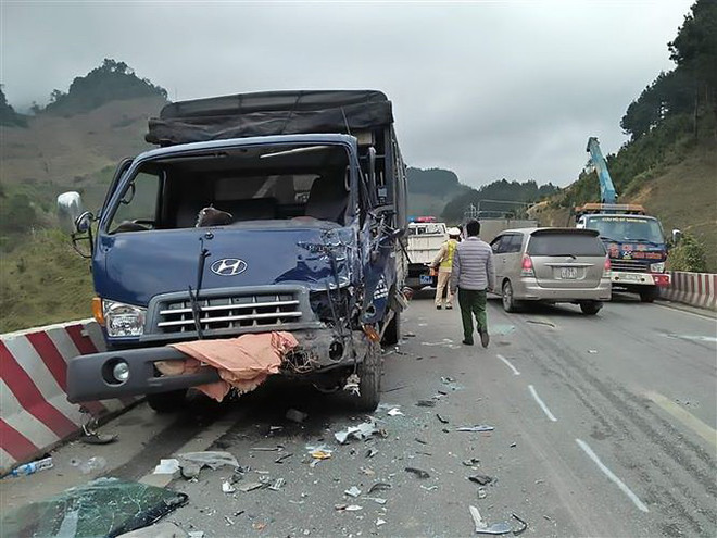 Sơn La: Tai nạn ôtô liên hoàn trên Quốc lộ 6, bốn người bị thương ảnh 1
