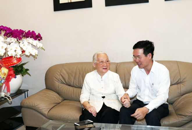 Ông Võ Văn Thưởng thăm thầy thuốc nhân dân Đoàn Thúy Ba ảnh 1