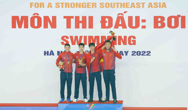 SEA Games 31: Đội tuyển bơi Việt Nam bất ngờ giành huy chương Vàng ảnh 1