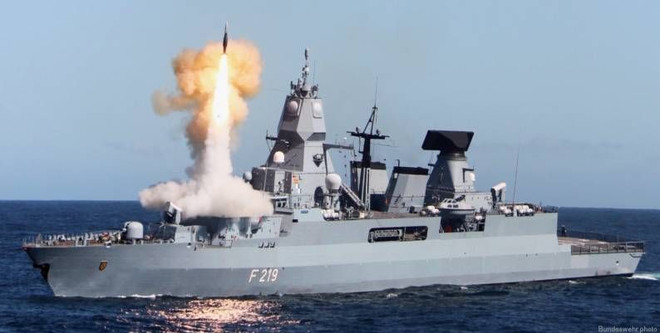 Tàu chiến của hải quân Đức bốc cháy khi tham gia tập trận tại Biển Bắc ảnh 1