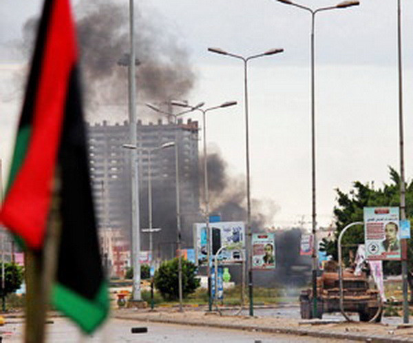 Libya đóng cửa sân bay chính ở Tripoli do đụng độ vũ trang ảnh 1