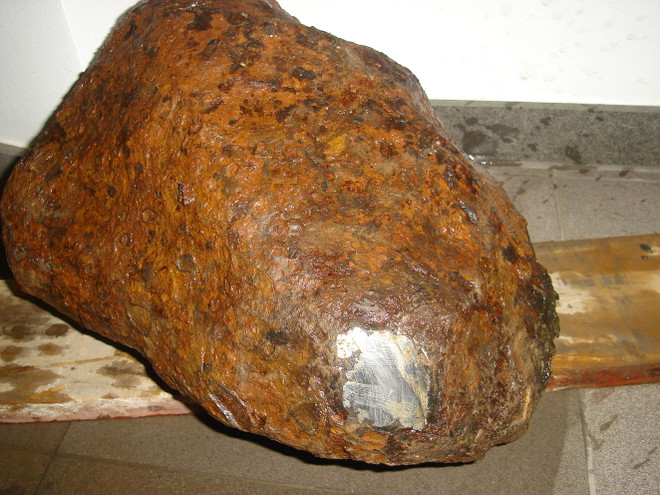 Argentina: Một gia đình cất giấu tới 2,5 tấn thiên thạch ảnh 1