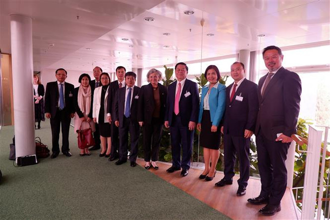 Trưởng Ban Tuyên giáo Trung ương thăm và làm việc tại Thụy Sĩ ảnh 2